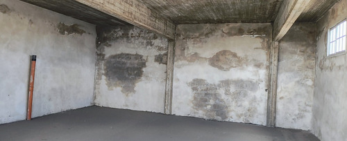Importante Local Comercial Con Vivienda Y Depósito En Esquina
