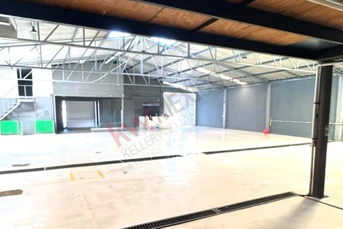 Local Comercial En Renta De 720 M2 Sobre Bernardo Quintana, Querétaro