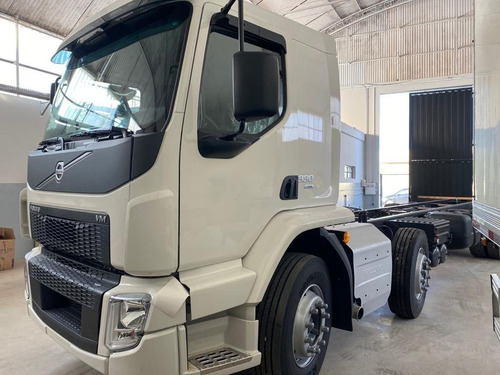 Imagem 3 de 13 de Volvo Vm330 8x2 Bi Truck 2021 Ishift 0km Pronta Entrega