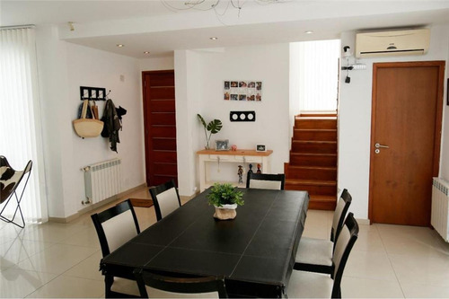 Casa Venta 3 Dormitorios, 3 Baños Y Piscina -terreno 414 Mts 2 - City Bell