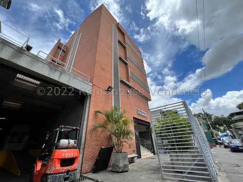 24-16047 Estupendo Edificio De 5 Pisos, Para Uso Comercial