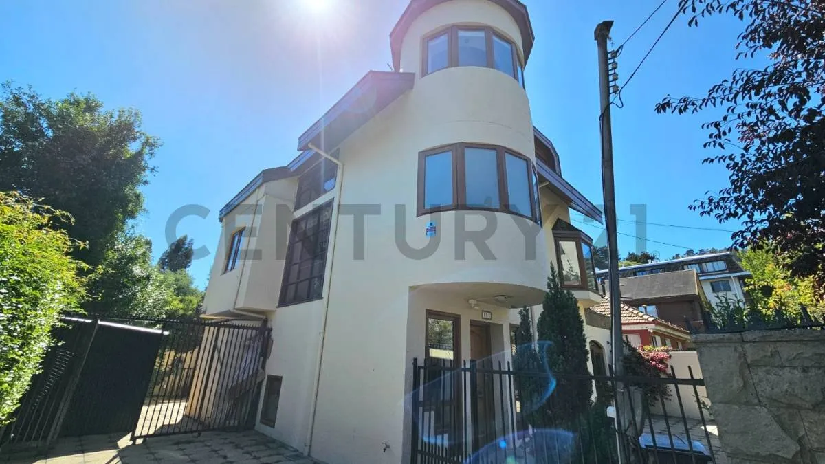 Imagen 2 de 26 de Se Vende Gran Casa De 379 M2, Uso Mixto, Sector Exclusivo...