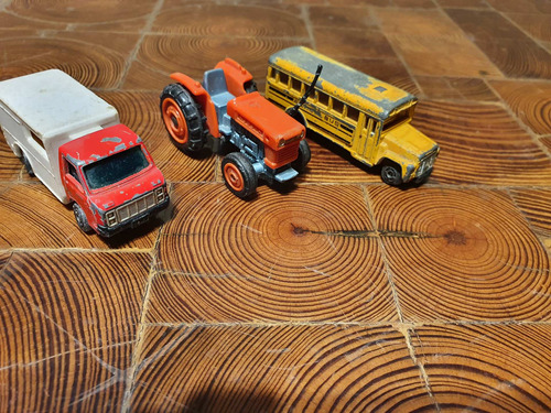 Tomica Tractor Kubota + School Bus + Suzuki Camion Lote X 3