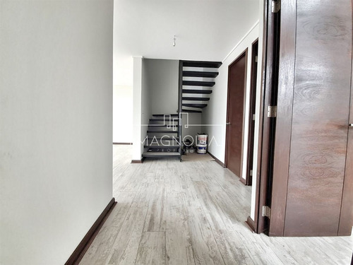 Casa En Venta De 3 Dorm. 4 Baños Más Escritorio, En Concón