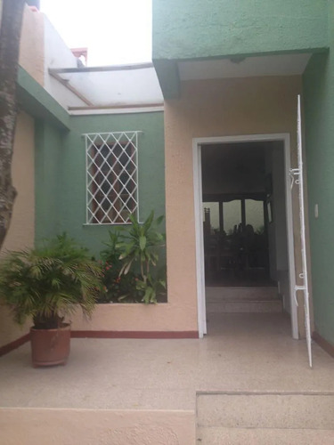 Casa En Arriendo En Barranquilla Ciudad Jardín. Cod 111126