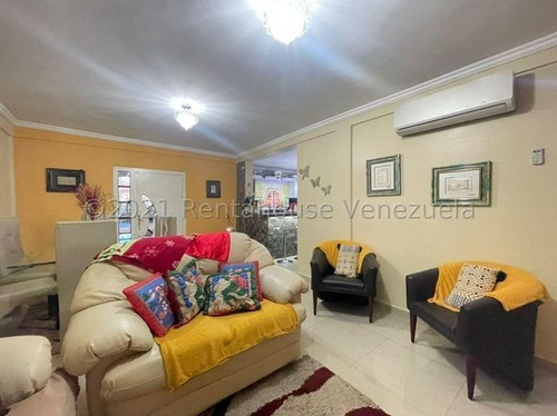 Imagen 3 de 10 de Cómoda Y Segura Casa, Construcción De Primera Y Elegantes Acabados, Resalta Su Cocina Estilo Italiana. Circuito Cerrado. #22-10935