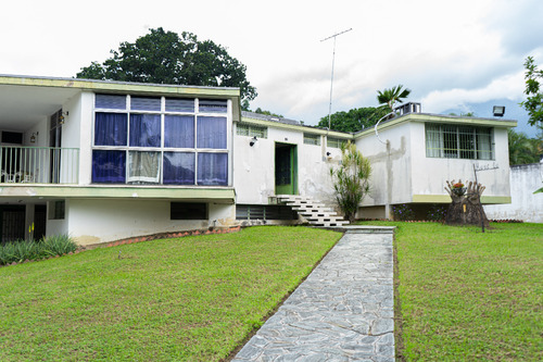 Vendo Amplia Casa En Esquina En El Limon, Urb El Pinal. 25-7362 More