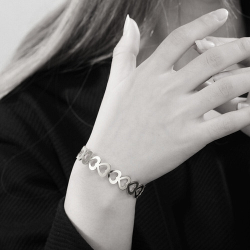 Imagen 2 de 5 de Brazalete Mujer Multi Corazones Acero Inoxidable Amor Trendy