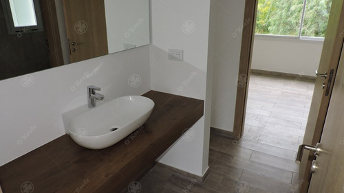 Imagen 23 de 30 de Casa En Venta De Estilo Neo Clasico, Detalles De Categoria! En Greenville.