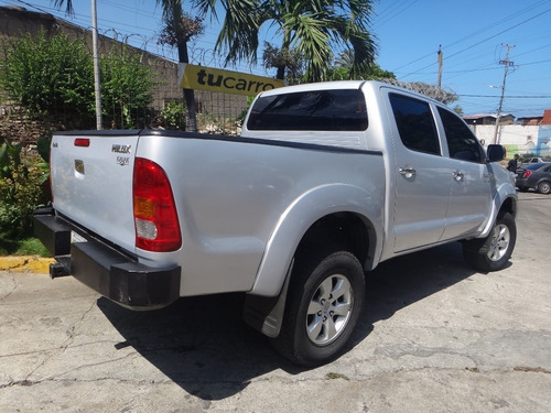 Imagen 4 de 14 de Toyota Hilux Kavak Automática 4x4