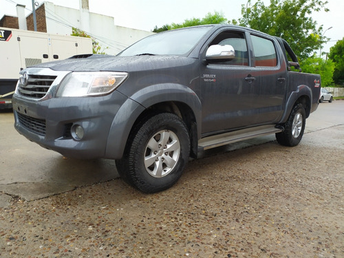 Toyota Hilux 3.0 Cd Srv Cuero Tdi 171cv 4x4 4at