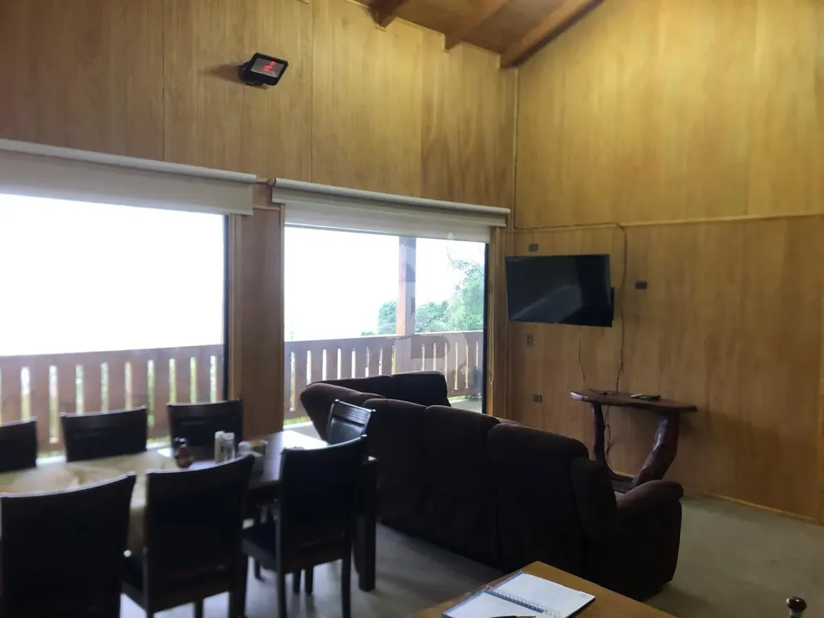 Imagen 3 de 11 de Parcela Orilla De Lago Con Casa Y Quincho. Cerca Del Volcán