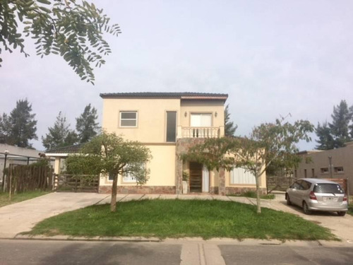 Imagen 1 de 14 de Oportunidad!!! Casa A La Venta En San Francisco Villanueva Lote Interno Con Pileta. 3 Dormitorios.