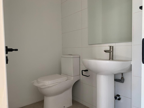 Local Comercial Nuevo: 51/131 M2, Terraza, Patio. Metro.