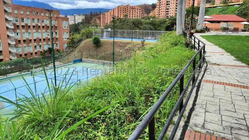 Acogedor Townhouse Con Casa Club, Planta Baja Estilo Rustico  Mls #24-4559hh