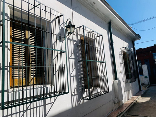 Imagen 21 de 28 de Muy Buena Casa, Construcción De Época, Con Potencial Para Reciclaje.