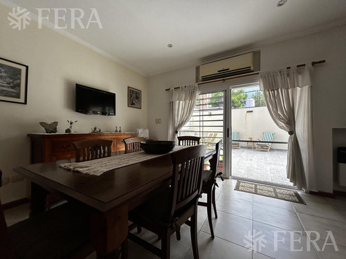 Venta Casa De 5 Ambientes Con Patio Y Cochera En Wilde