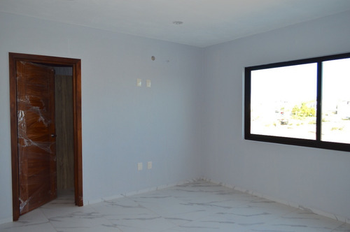 Casa C/recámara En Planta Baja, Los Almendros, Zapopan.