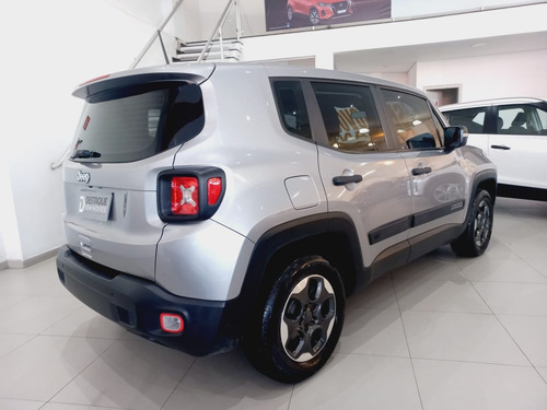 Jeep Renegade 1.8 Flex Aut. 5p