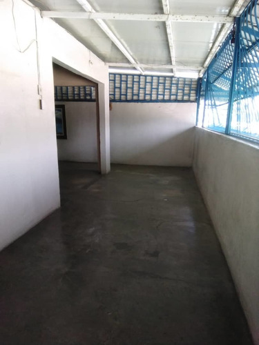 Imagen 5 de 14 de Se Vende Casa Con Anexos
