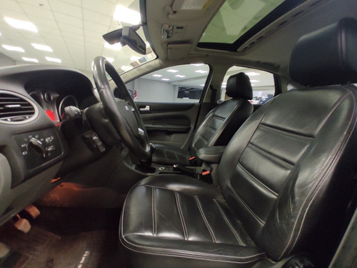 Imagen 10 de 15 de Ford Focus 2.0 Ghia Exe Mt 2013