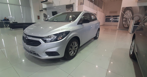 Imagen 16 de 18 de Chevrolet Onix 1.4 Joy Black 2023 Manual (5 Puertas)
