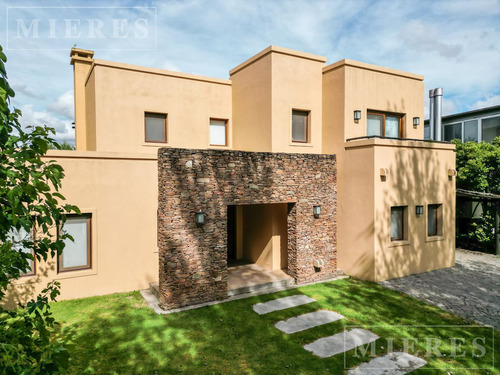 Casa En Venta Con Renta En Santa María De Los Olivos