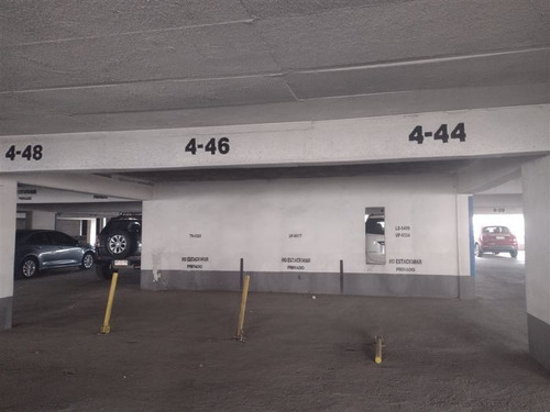 Imagen 12 de 14 de Estacionamiento En Arriendo En Santiago