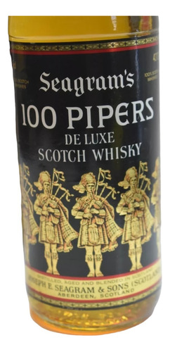 Seagram's 100 Pipers Deluxe Scotch Whisky