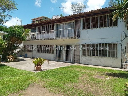 Amplia Casa En Venta Con Mucho Potencial Parar Remodelar A Su Gusto En Prados Del Este Caracas 23-12855
