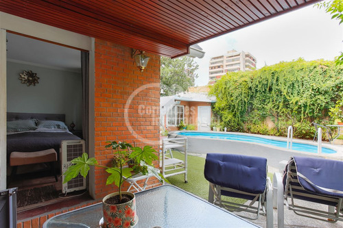 Casa En Venta De 5 Dorm. En Las Condes