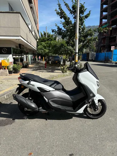 Yamaha N-max Connected