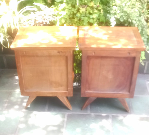 Par Mesas De Luz Americano Escandinavo Retro Vintage 70's Barniz Marrón (Usado)