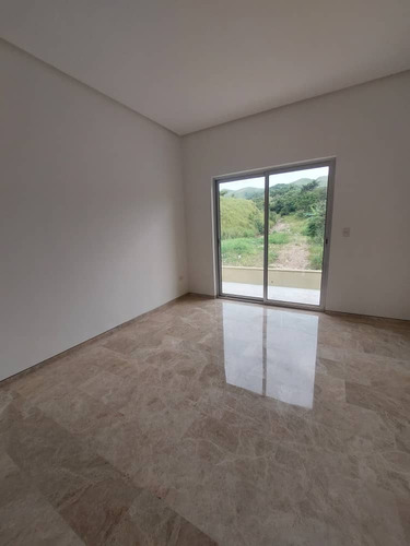 Julian Acosta. Vende Exclusivo Town House, Cumbres De Guataparo