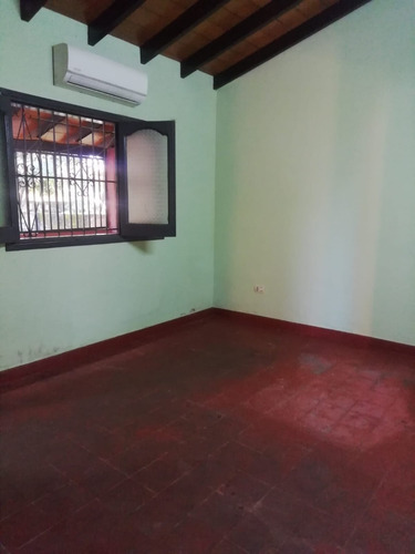 Imagen 9 de 20 de Alquilo Casa En Luque-laurelty Sobre Ruta Principal