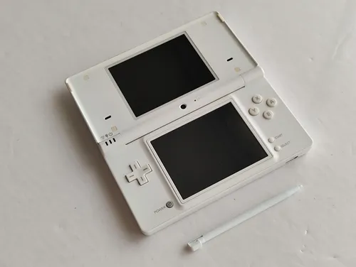 Consola Nintendo Dsi Blanca + R4 + Stylus + Cargador + Mem (Usado)