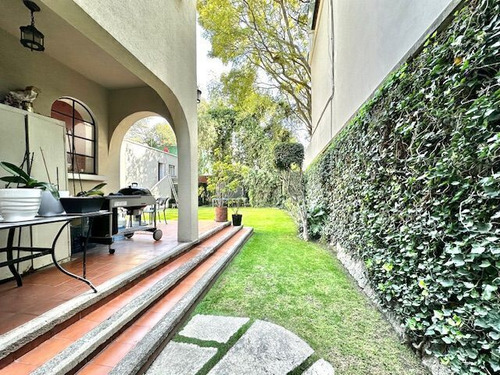 Casa En Las Lomas En Venta Con Amplio Jardin