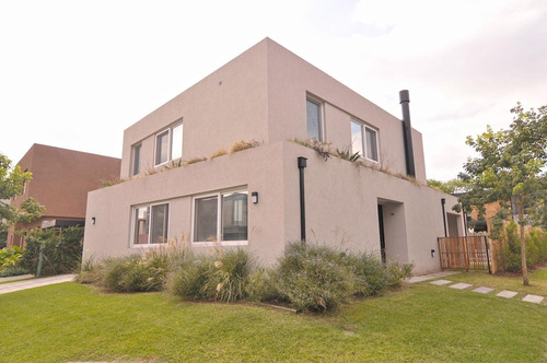 Casa En  Barrio Cerrado Los Patricios, Santa Rita