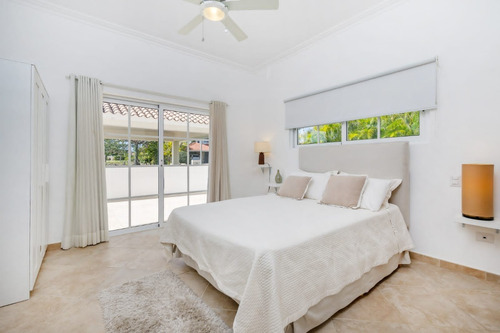 For Sale Villa De Lujo En Punta Cana Frente Al Campo De Golf En Proyecto Exclusivo Y Unico