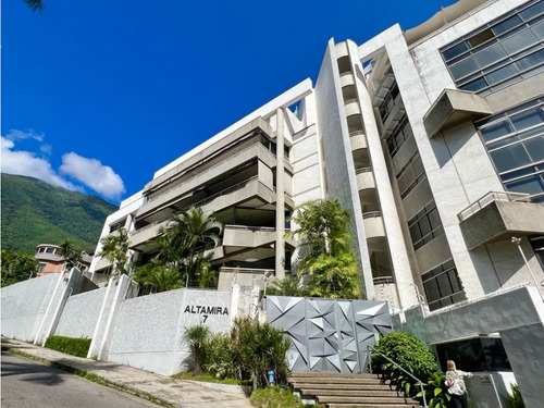 Apartamento En Alquiler Ubicado En Altamira, Chacao - Caracas