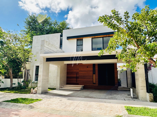 Casa En Venta En Lagos Del Sol, Cancun