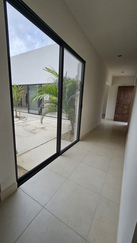Casa Jardines De Una Planta De 4 Recamaras En Venta, Cholul.