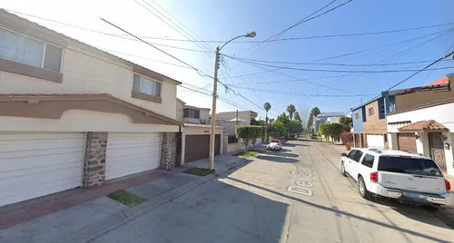 ¡¡atención Inversionistas!! Lujosa Y Amplia Casa En Remate Bancario Col. Jardines Playas De Tijuana, Tijuana.