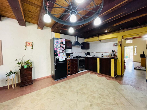 Venta 2 Casas En Lote Propio Patio Parrilla Cochera En San Vicente.