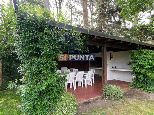 Imagen 11 de 30 de Espectacular Casa En Lugano 5 Dormitorios 4 Baños
