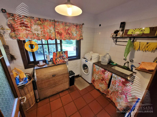 Una Excelente Casa De Categoría,con Detalles De Lujo!