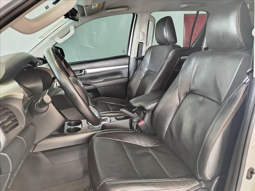 Toyota Hilux 2.8 D-4D TURBO DIESEL CD SR 4X4 AUTOMÁTICO