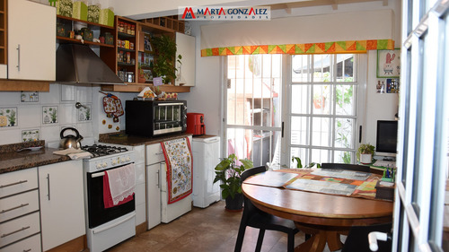 Venta. Triplex. Barrio Guemes