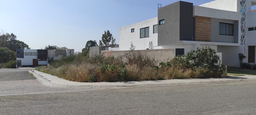 Se Vende Terreno En Lomas De Juriquilla, 250 M2, En Esquina 