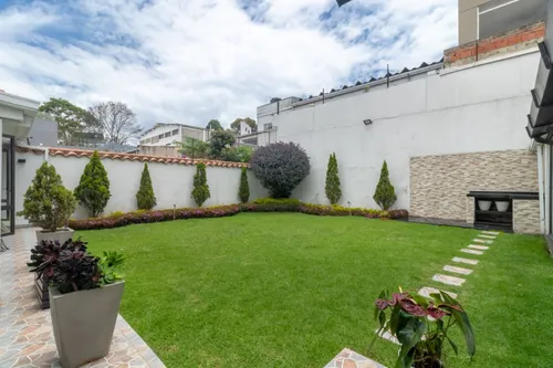 Casa En Venta En Malibu. Cod V14757